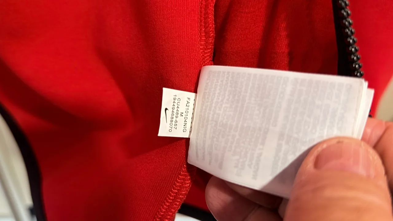 Nike zip up hoodie in great condition like new – photo 2