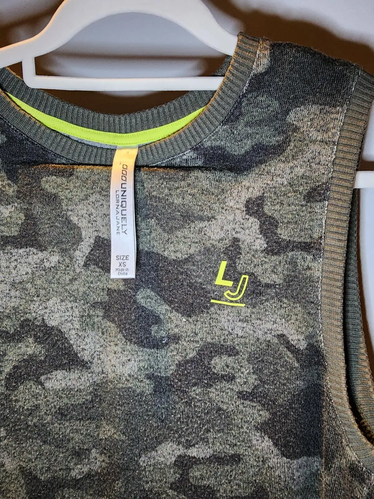 Lorna Jane Uniquely Camo Tank Top Size XS Grey Green Camouflage Knit Active Top – photo 2