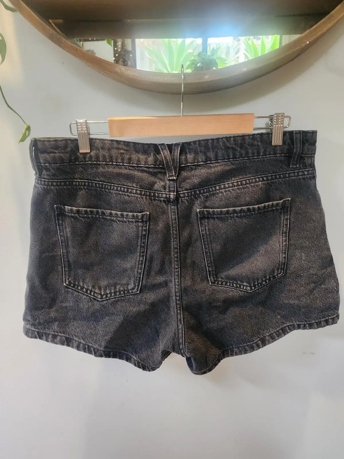 MNG (Mango) Black y2k Acid Wash High Waist Button Fly Denim Grunge Shorts 12-14 – photo 5