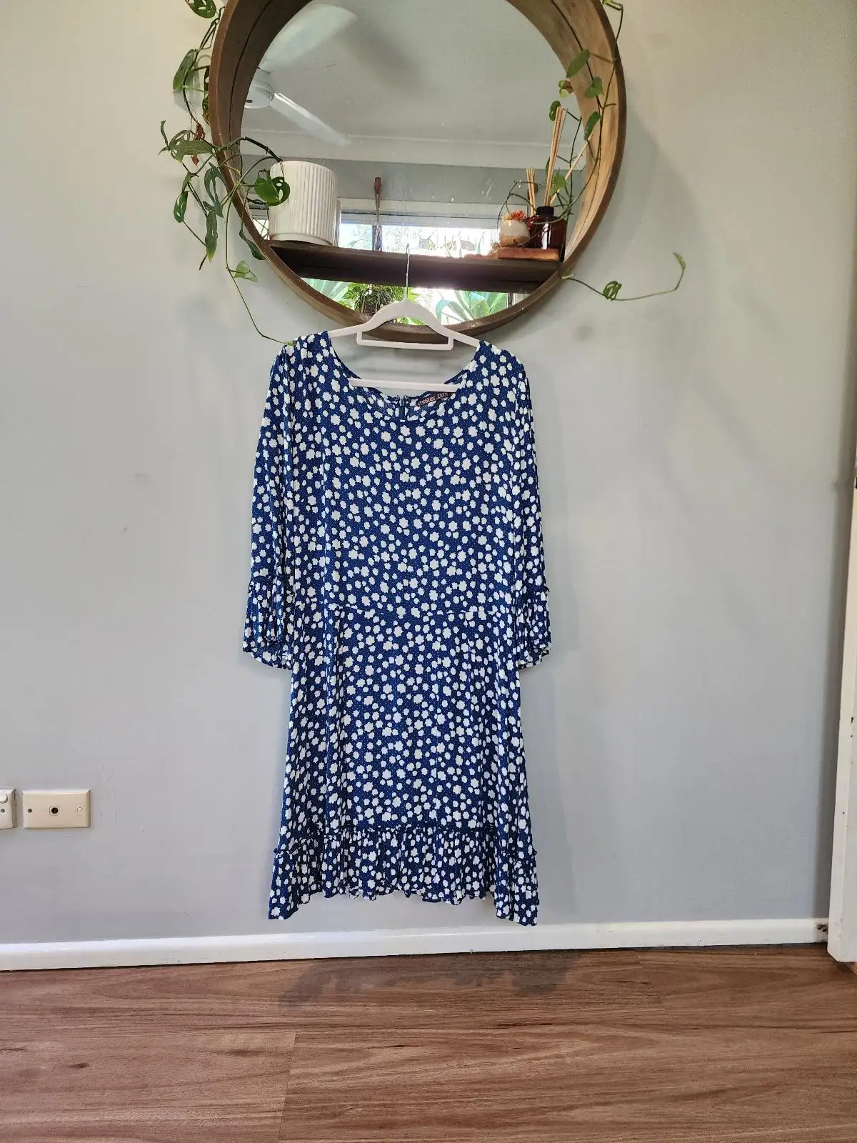 Mister Zimi Blue White Floral Drop Waist Ruffle Sleeve Mini Dress Size 14 – photo 3