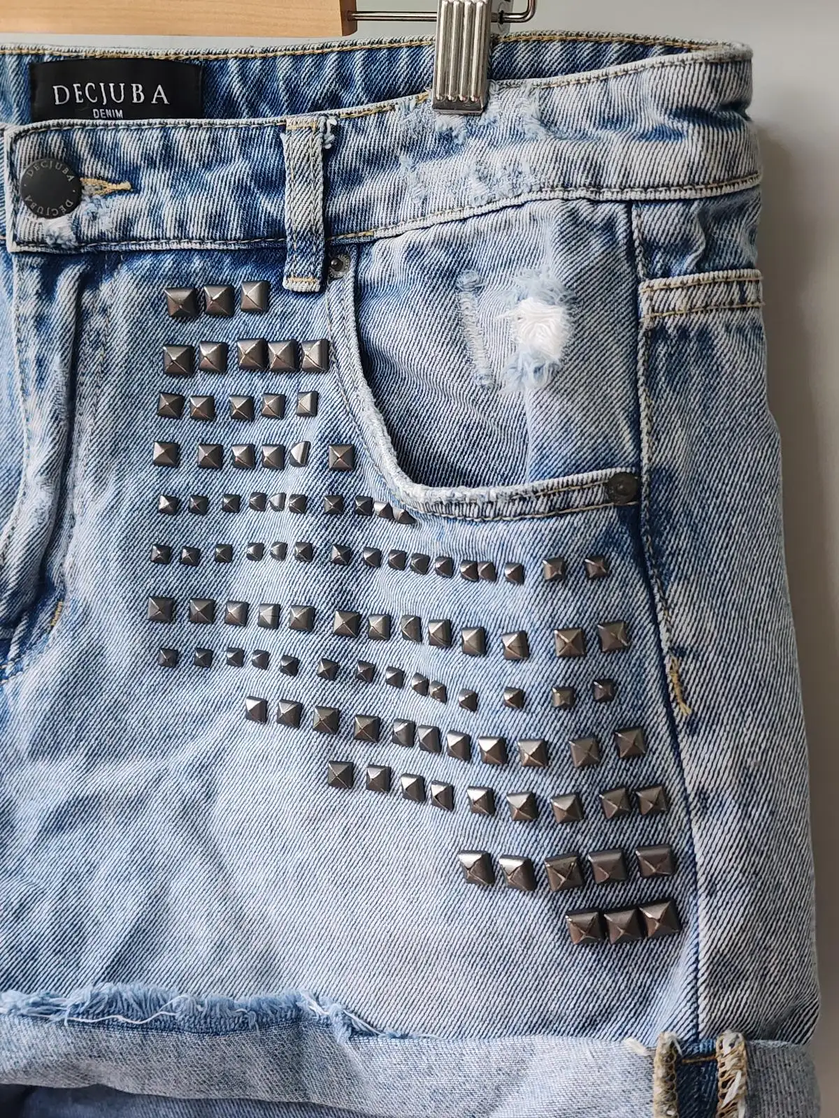 DECJUBA Studded Rock Chic Distressed Y2K Grunge Denim Shorts 14 – photo 2