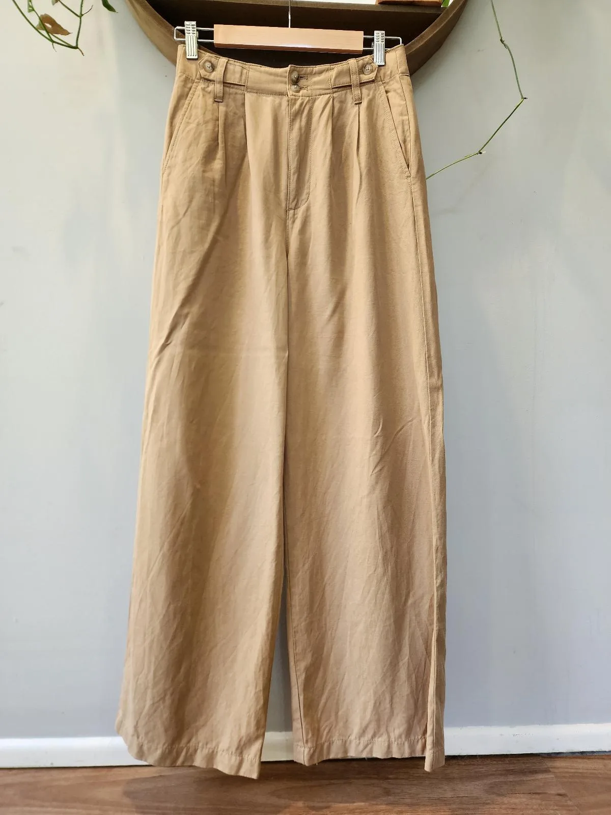 MADEWELL High-Rise Wide-Leg Pleated Chino Cotton Fair Trade Pants in Tan / Khaki – photo 4