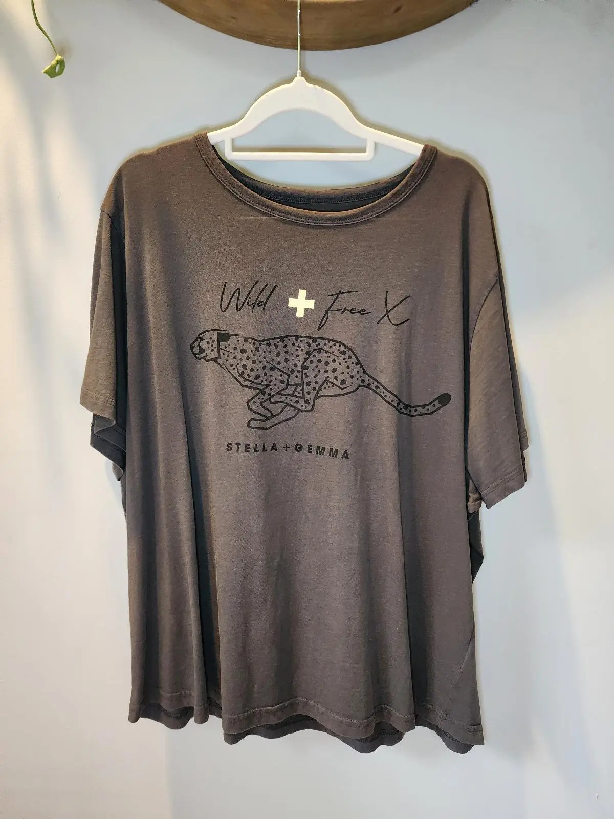 Stella + Gemma Womens Plus Size 18 Grey Cotton Wild Free Cheetah Cotton T-Shirt – photo 2