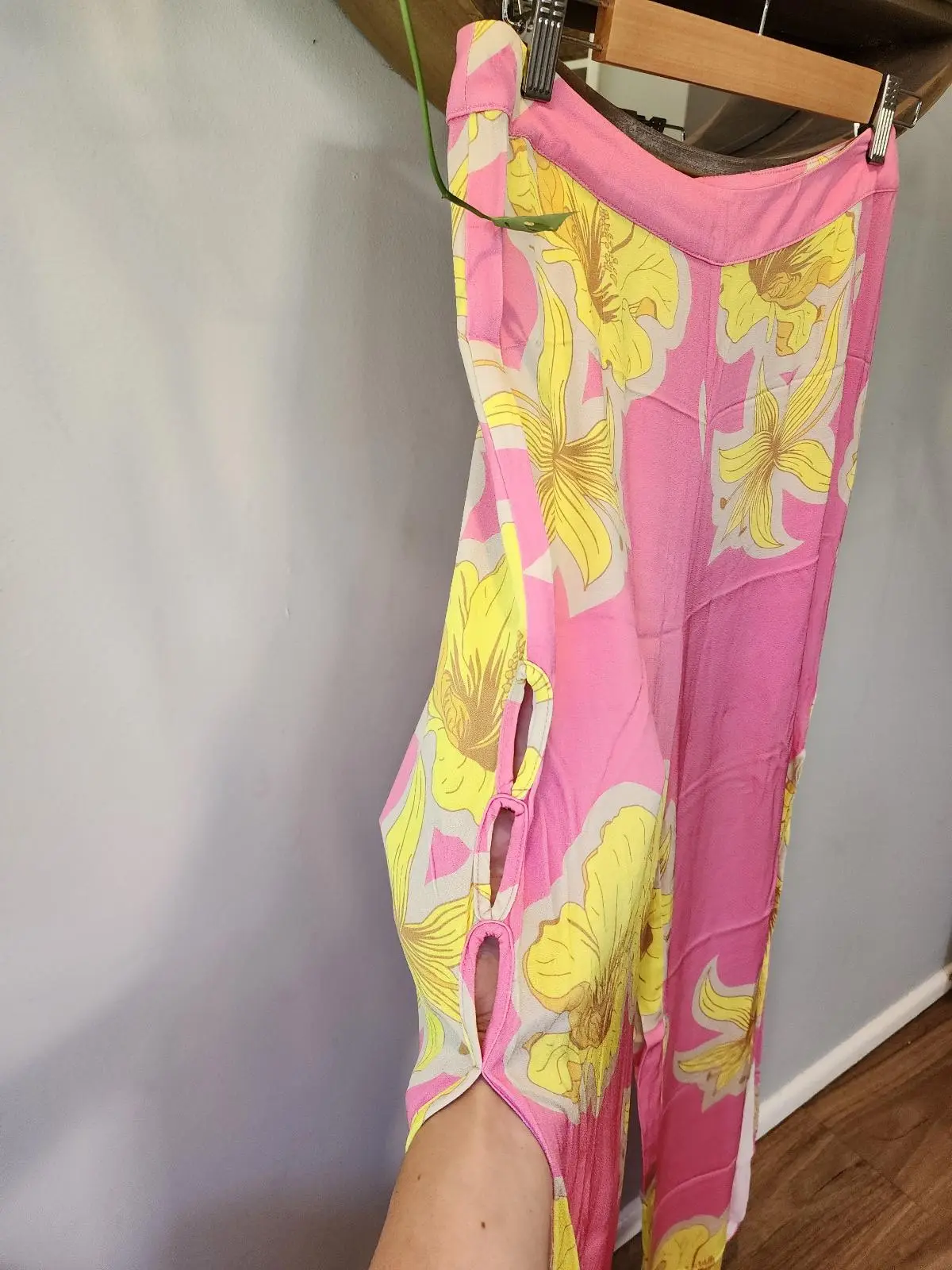 The Wolf Gang "Magda" Dahlia Floral Wide-Leg Split Tropical Resortwear Pants M – photo 5