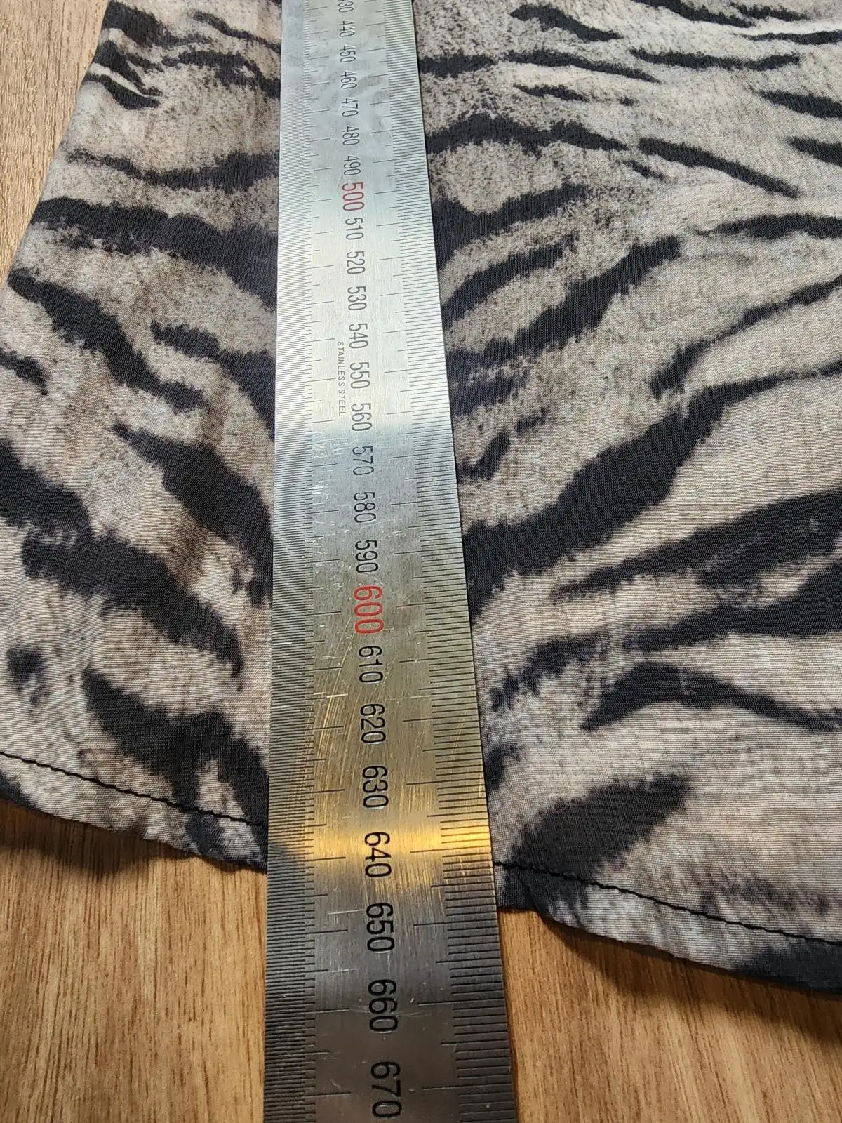 Decjuba Grey Tiger Stripe Animal Print Pussy Bow Tie Neck Blouse Workwear Size 8 – photo 11