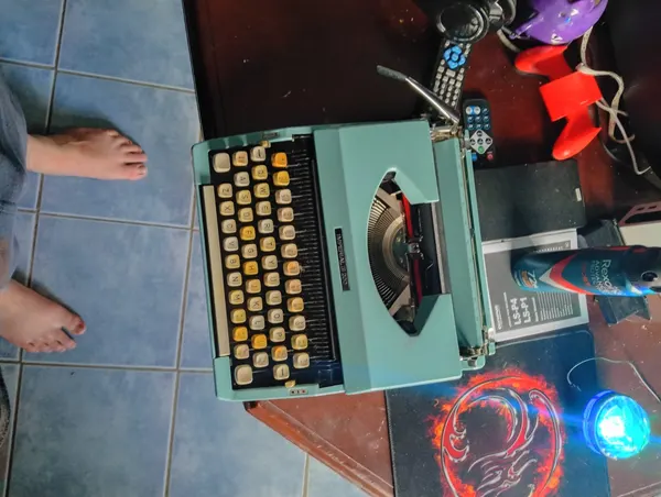 Imperial 200 model typewriter