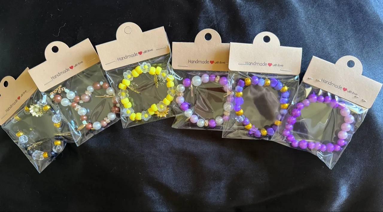 Bracelets , necklace and keychains – photo 4