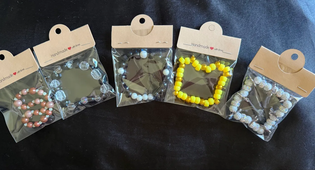 Bracelets , necklace and keychains – photo 5