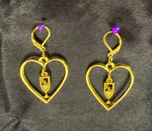 Home made jewellery and keychains phone gems and lots more .