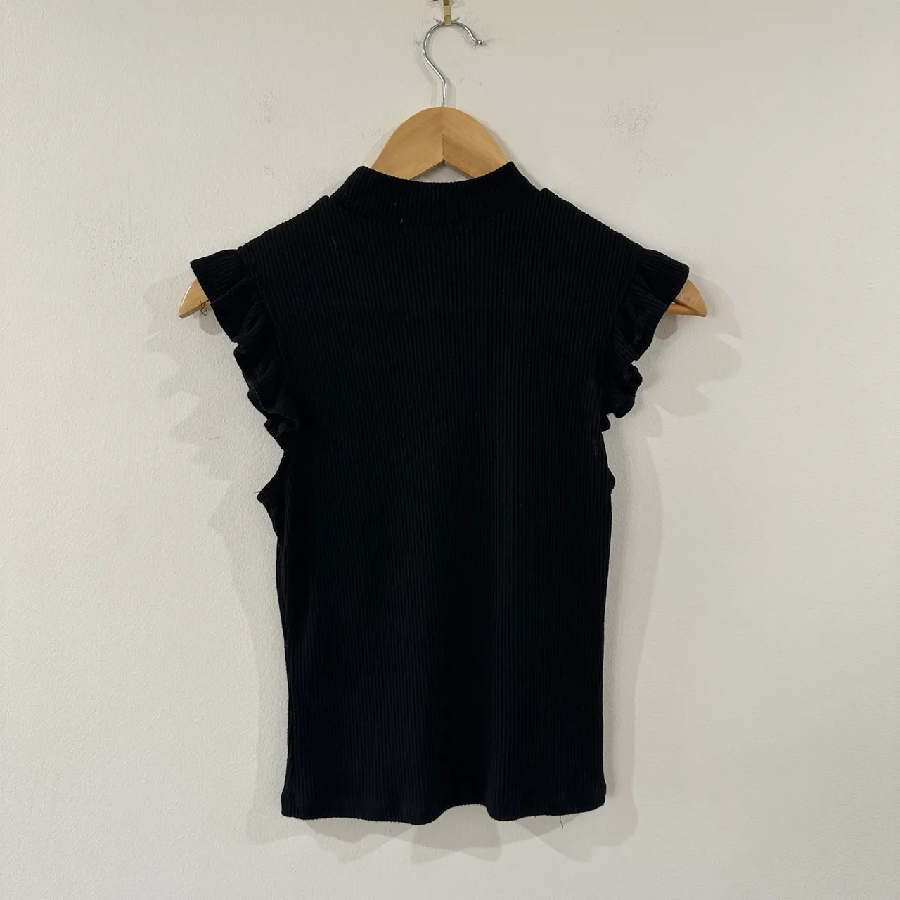 mirrou black ribbed mock neck ruffle sleeve top size m — photo 5