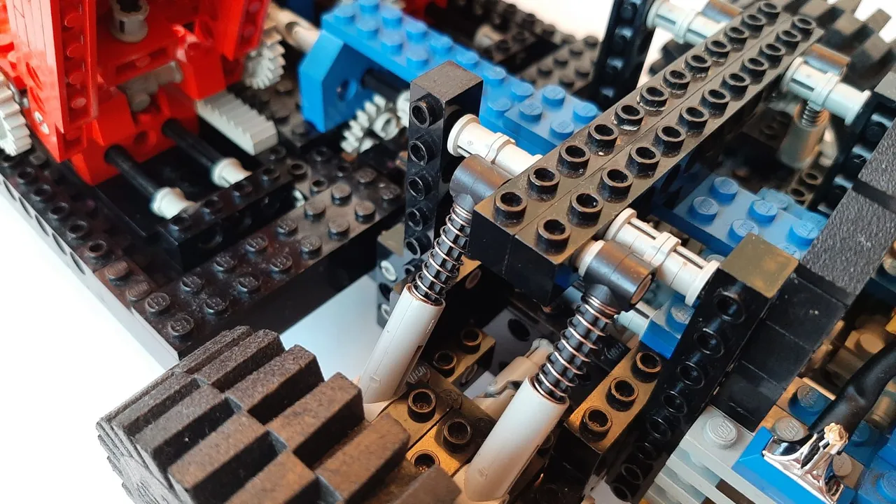 Vintage Lego Technic sets 8860 Car Chassis and 8050 Building Set With Motor – photo 9