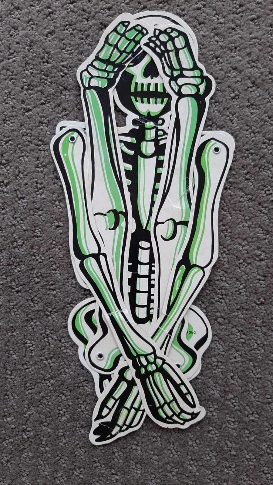 Giant sized Skeleton and Skull from 1980s card cut outs – photo 6