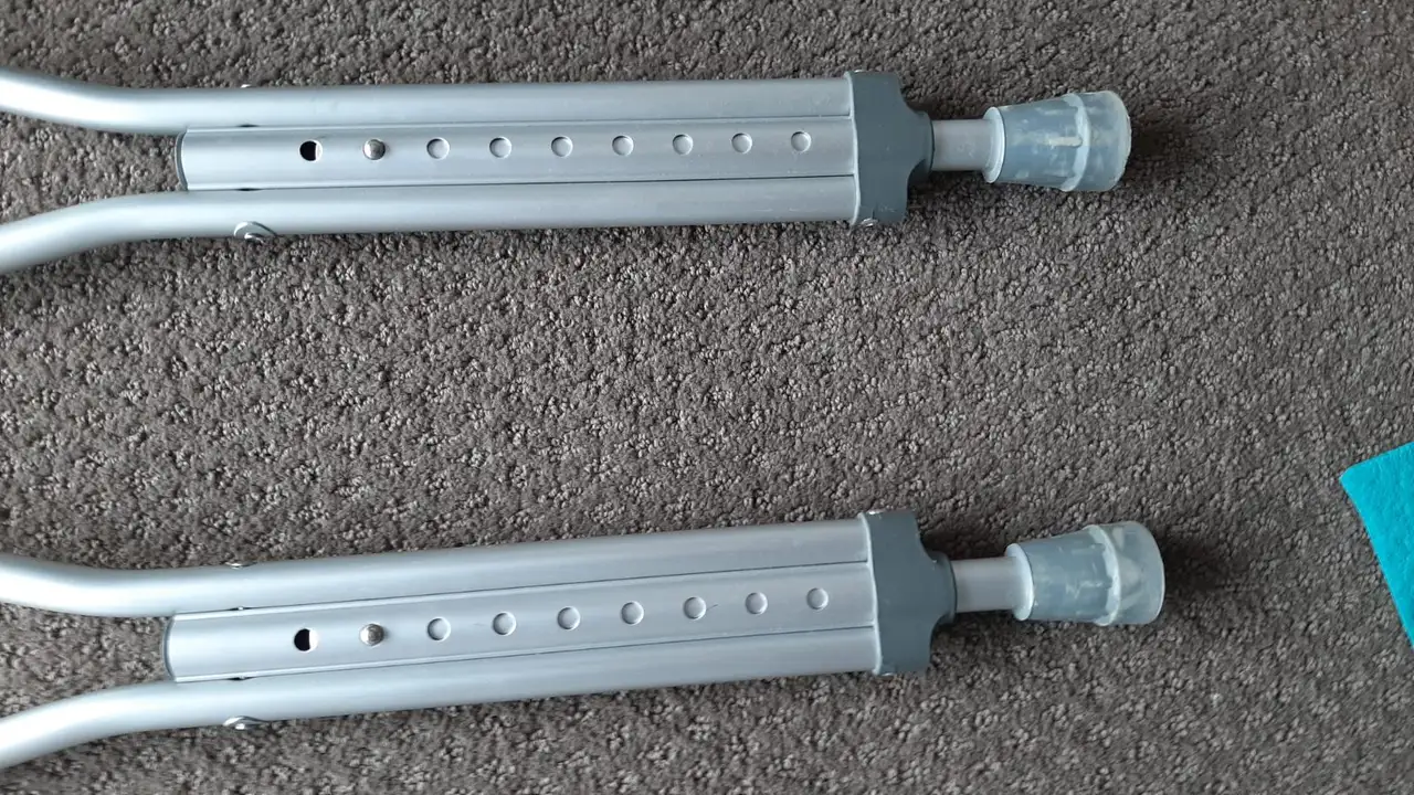 Ortholite cam walker moon boot and Wagner adjustable crutches – photo 4