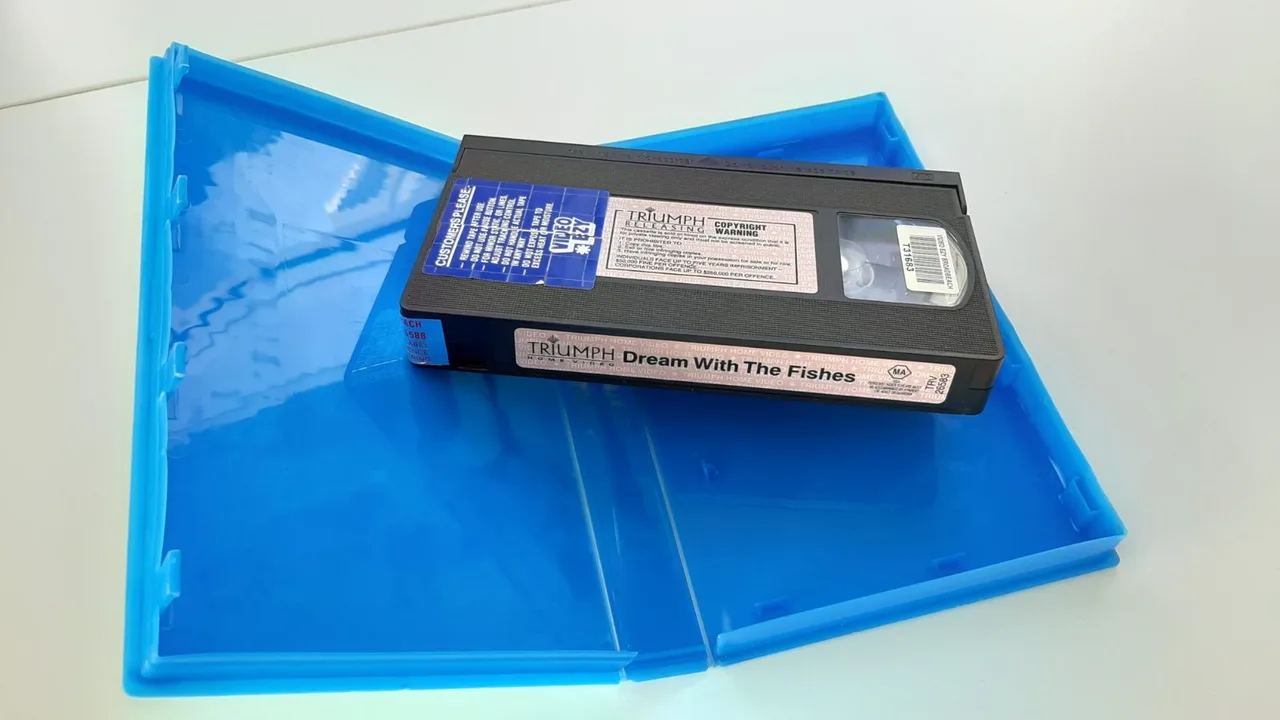 Dream With The Fishes (1997) VHS – photo 5