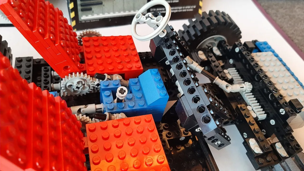 Vintage Lego Technic sets 8860 Car Chassis and 8050 Building Set With Motor – photo 7
