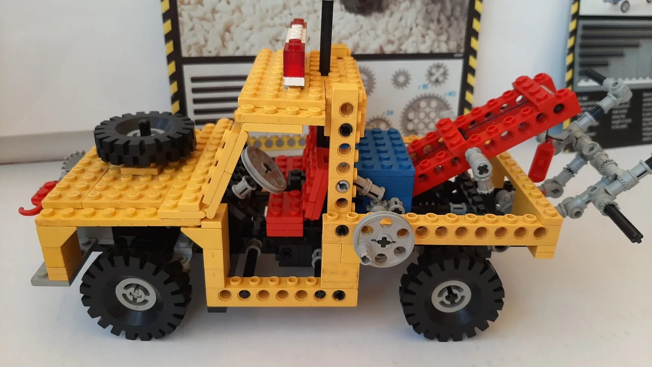 Vintage Lego Technic sets 8846 Tow Truck and 8844 Helicopter – photo 9