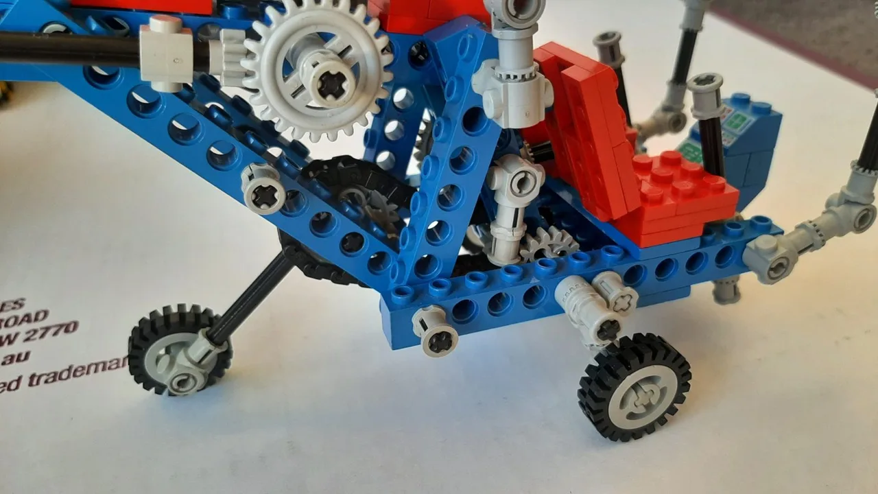 Vintage Lego Technic sets 8846 Tow Truck and 8844 Helicopter – photo 11