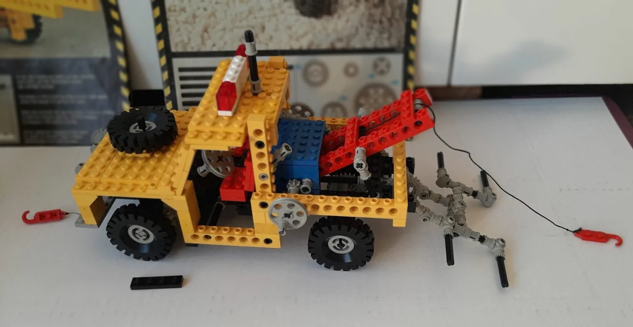Vintage Lego Technic sets 8846 Tow Truck and 850 Fork Lift – photo 6