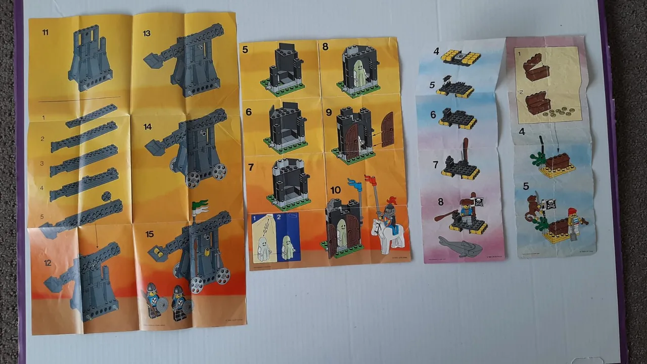 Bulk lot of vintage Lego castle and pirates sets/parts. – photo 10