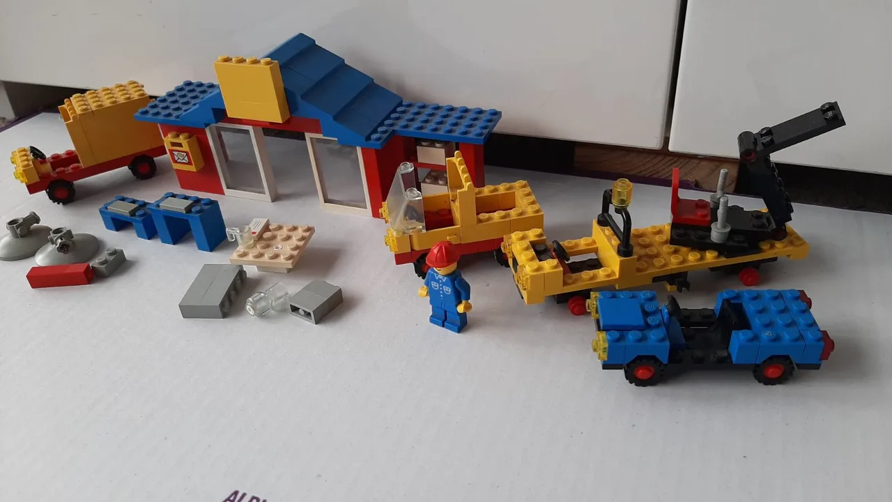 1980s Lego - Incomplete and glued – photo 3
