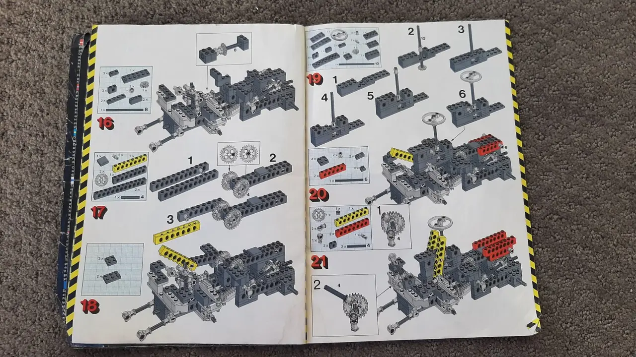 Vintage Lego Technic sets 8848 Power Truck and 8710 Expert Builder Parts Pack – photo 11