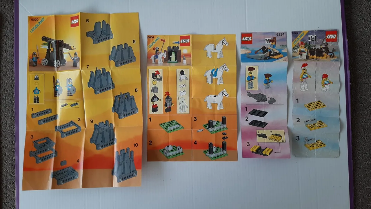 Bulk lot of vintage Lego castle and pirates sets/parts. – photo 9