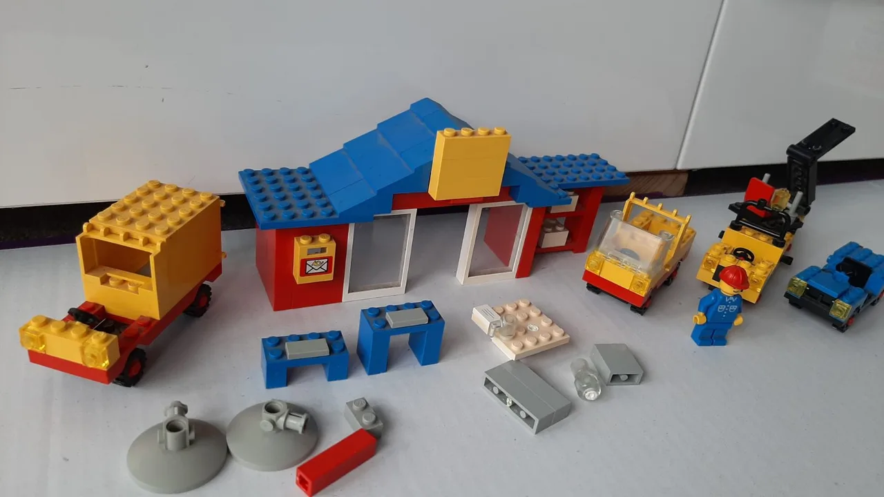 1980s Lego - Incomplete and glued – photo 2