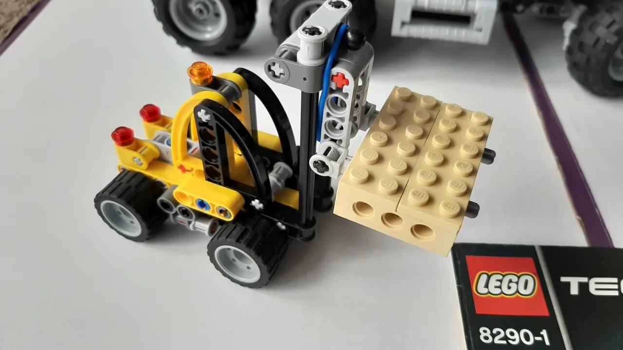 Lego Technic 8273 Off Road Truck and 8290 Mini Forklift COMPLETE – photo 7