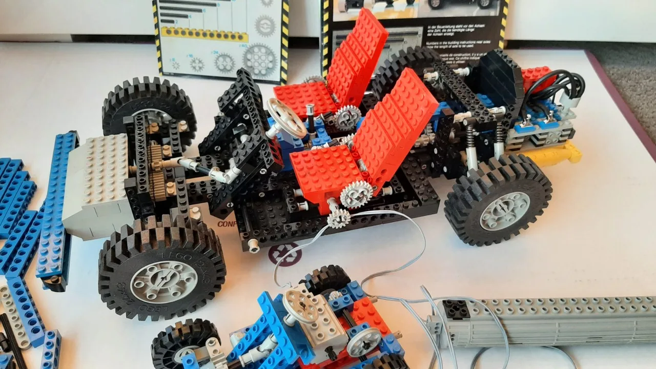 Vintage Lego Technic sets 8860 Car Chassis and 8050 Building Set With Motor – photo 2