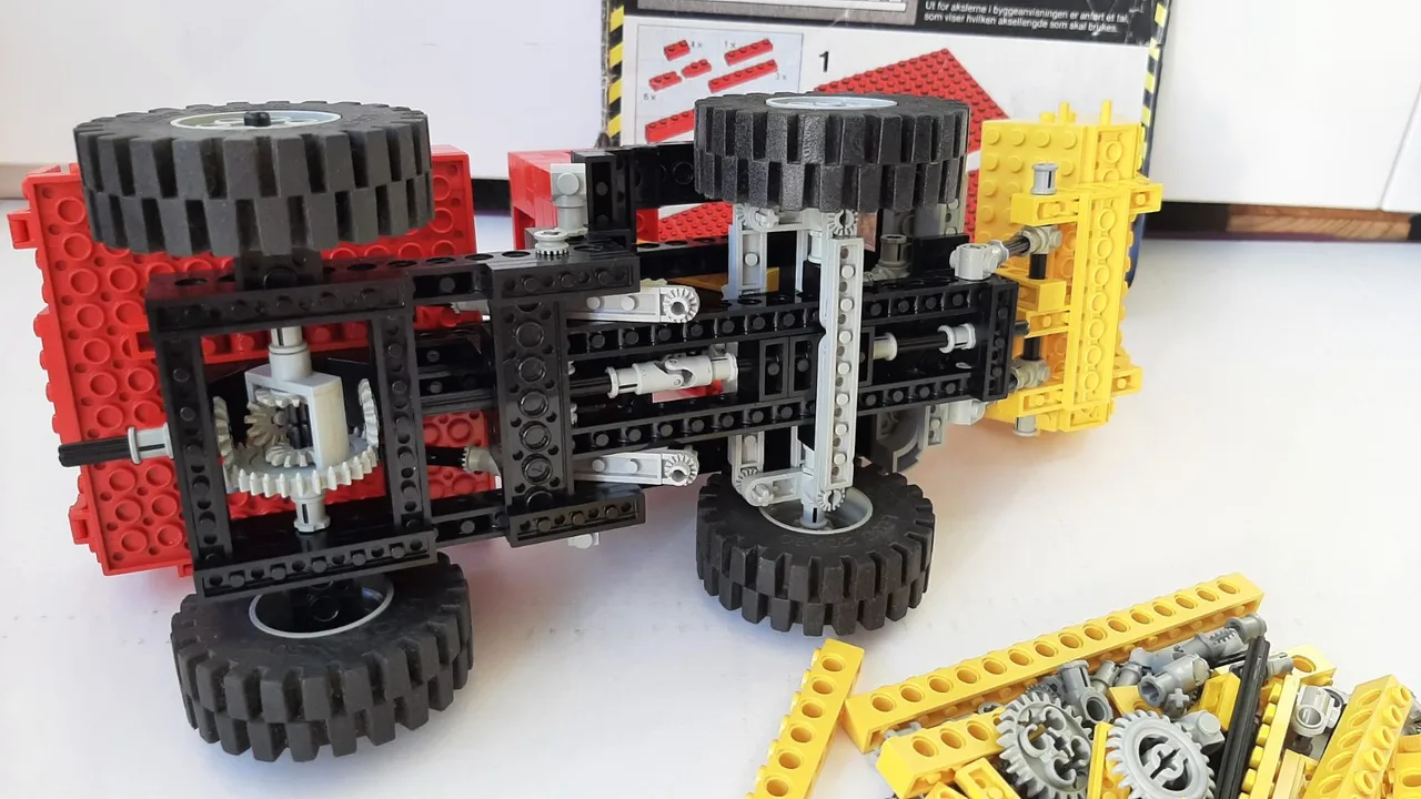 Vintage Lego Technic sets 8848 Power Truck and 8710 Expert Builder Parts Pack – photo 9