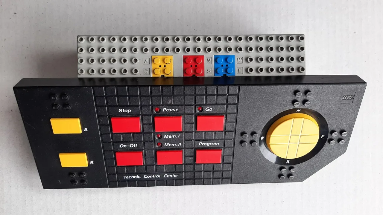 Lego Technic 8094 Control Centre (1990) – photo 4