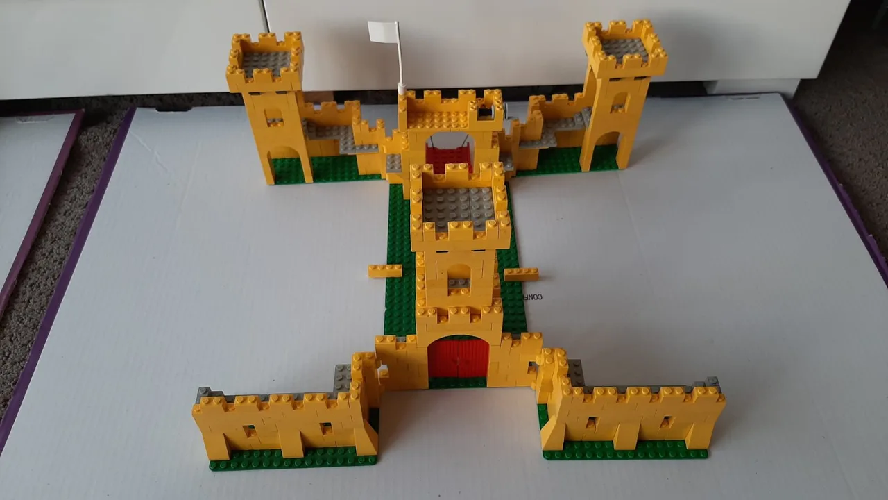 Bulk lot of vintage Lego castle and pirates sets/parts. – photo 7