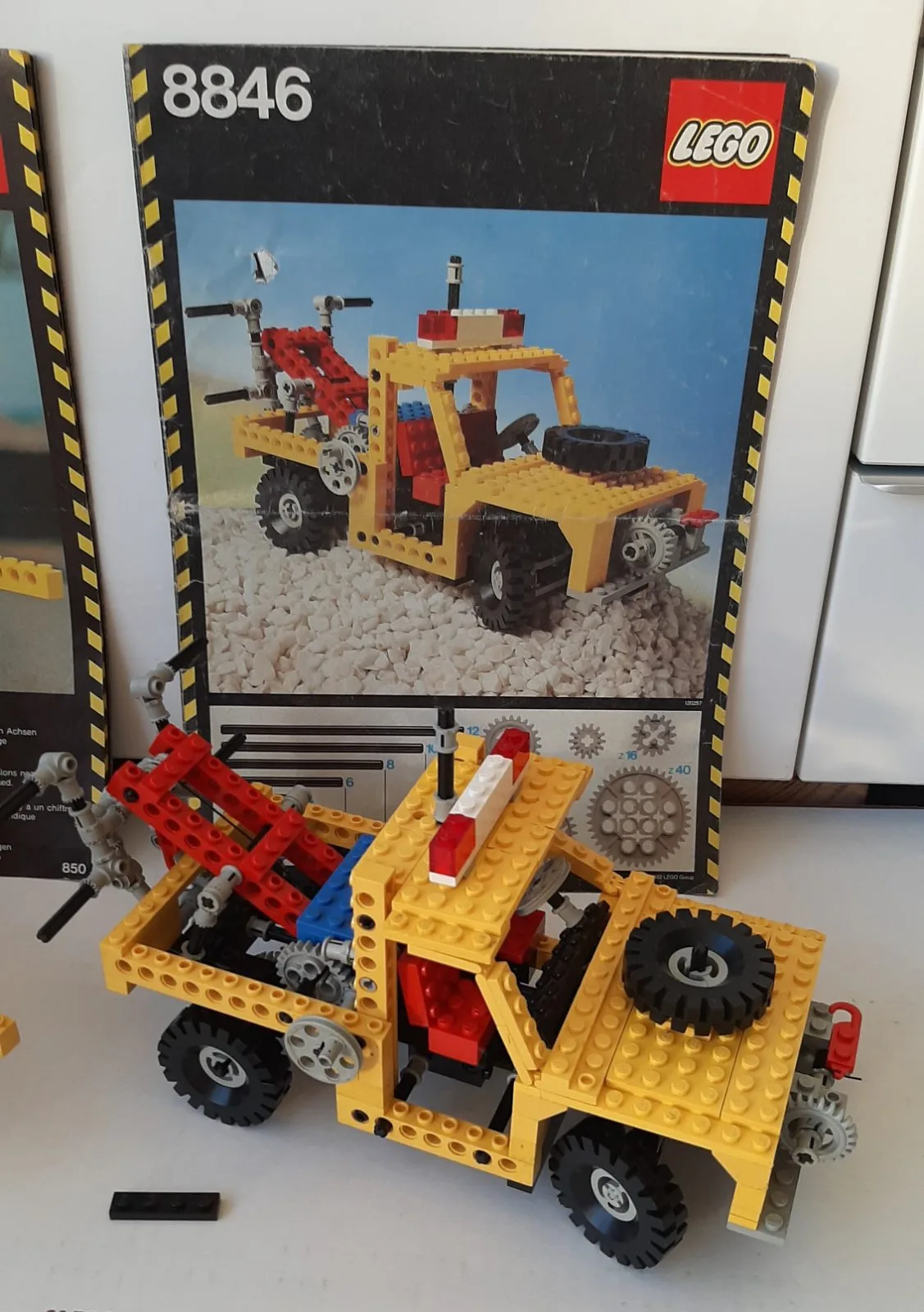 Vintage Lego Technic sets 8846 Tow Truck and 850 Fork Lift – photo 2