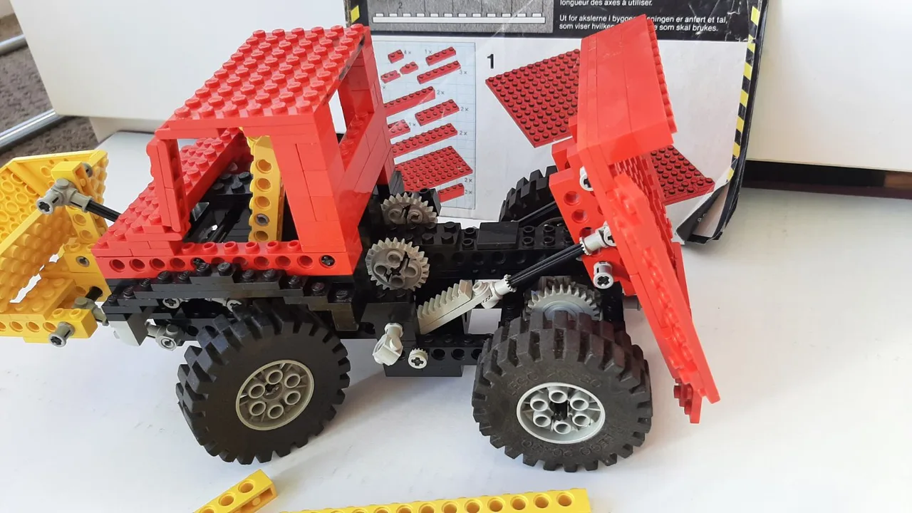 Vintage Lego Technic sets 8848 Power Truck and 8710 Expert Builder Parts Pack – photo 5