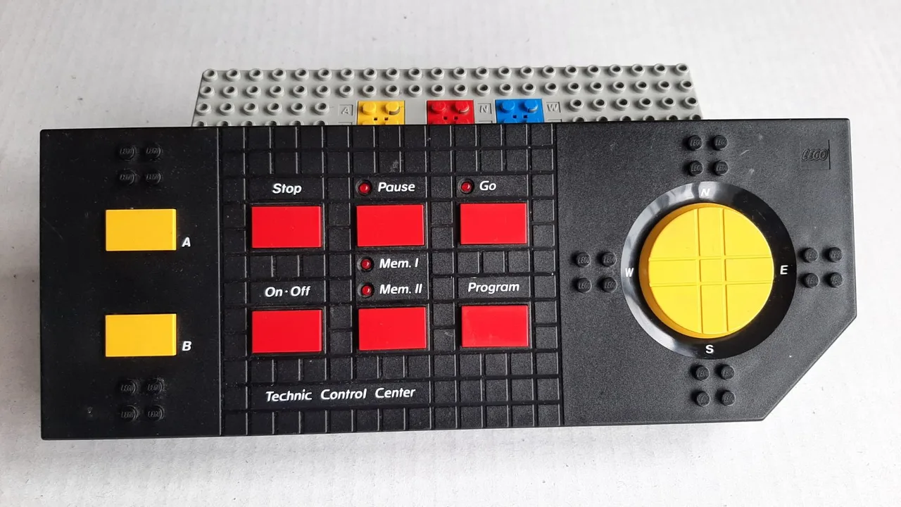 Lego Technic 8094 Control Centre (1990) – photo 3