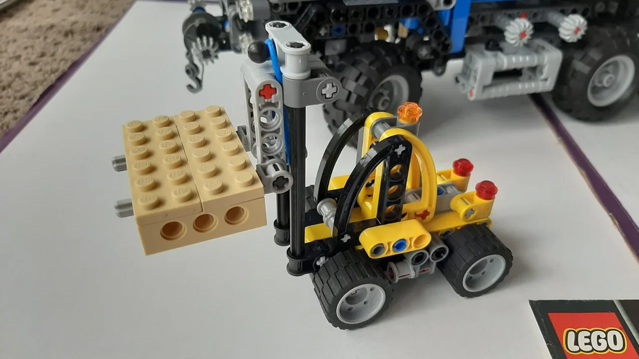 Lego Technic 8273 Off Road Truck and 8290 Mini Forklift COMPLETE – photo 6
