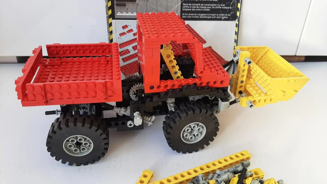 Vintage Lego Technic sets 8848 Power Truck and 8710 Expert Builder Parts Pack – photo 6