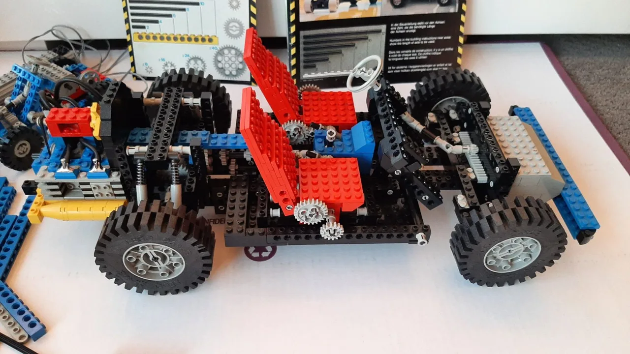 Vintage Lego Technic sets 8860 Car Chassis and 8050 Building Set With Motor – photo 5