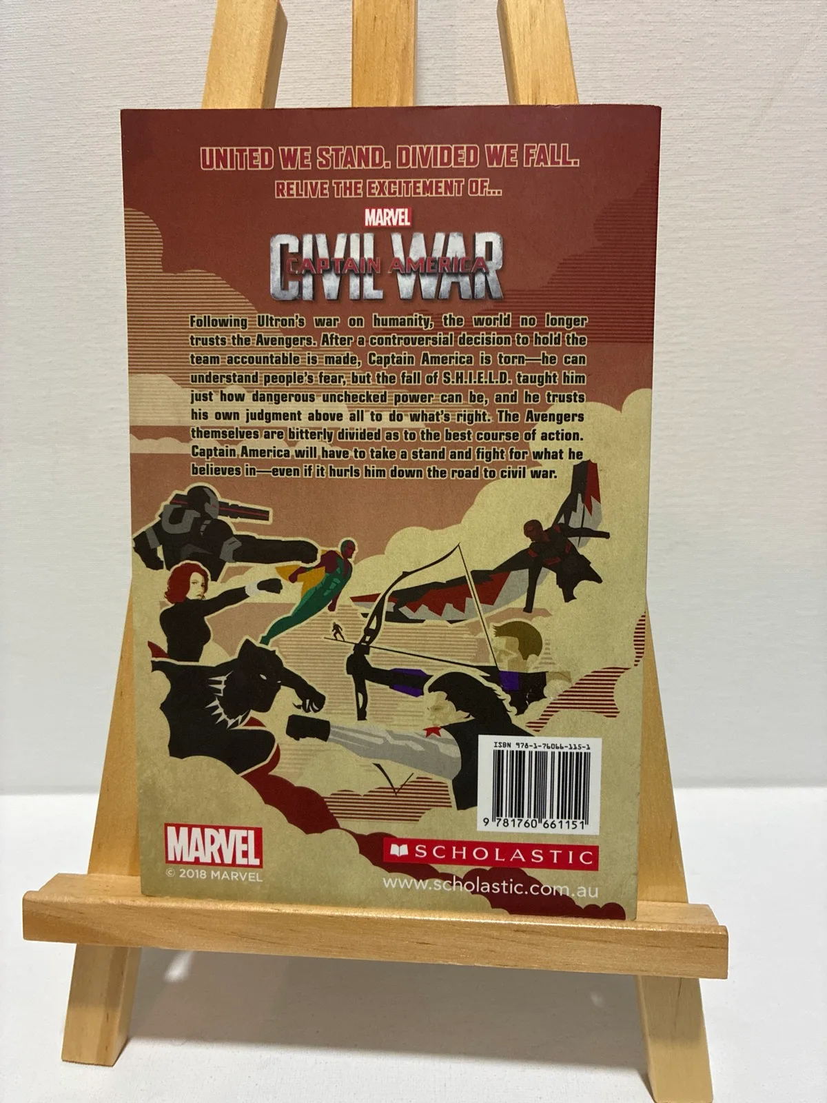 Marvel 10th year limited Captain America Civil War — photo 2