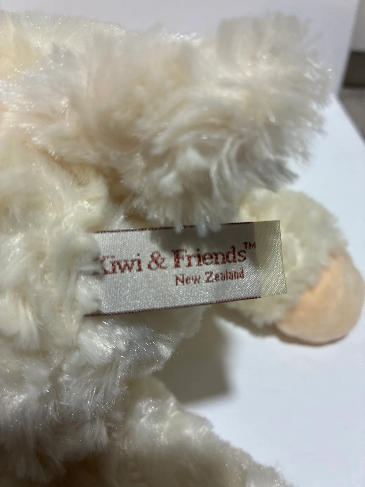Kiwi and Friends 40cm plush sheep — photo 4