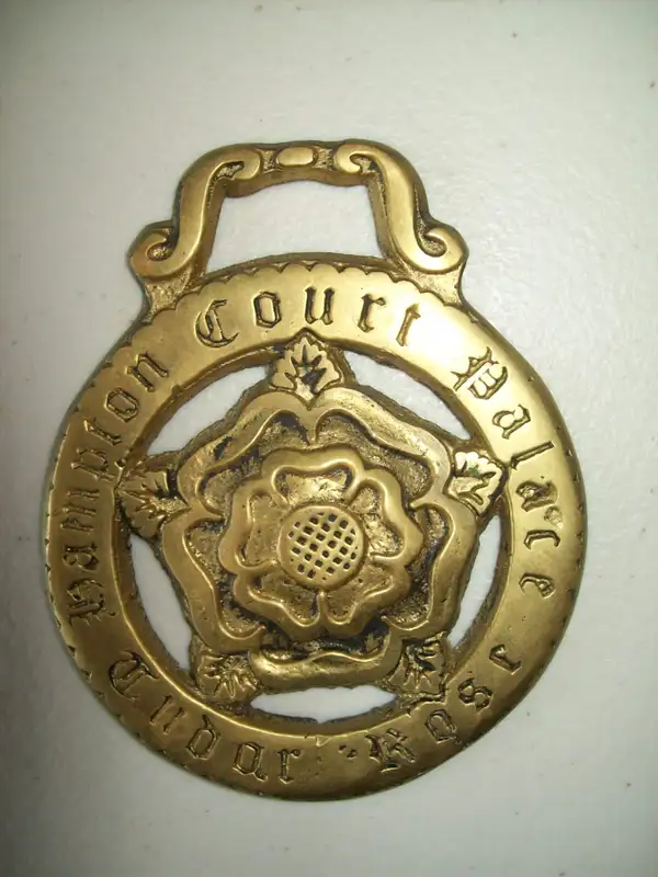 Horse Brass - Hampton Court Palace & Tudor Rose. Ref: COL0021