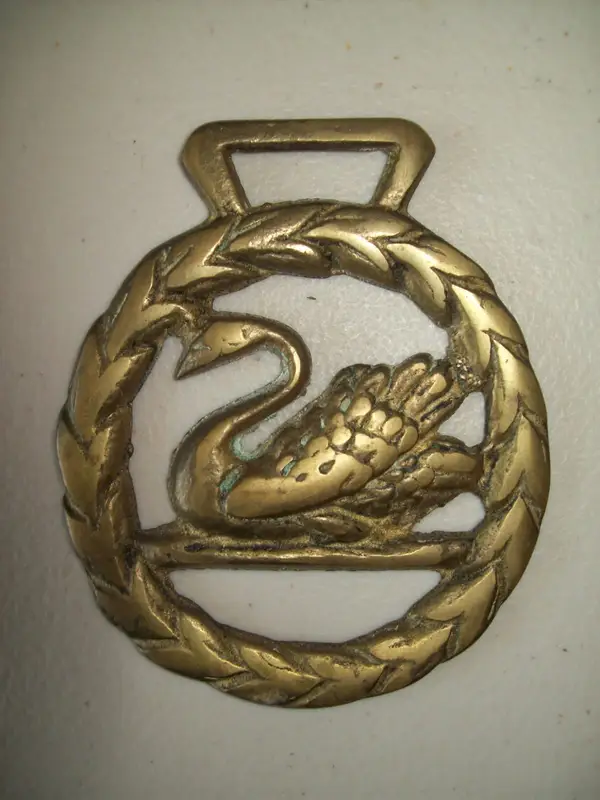 Horse Brass - Swan inside Laurel Wreath. Ref: COL0022