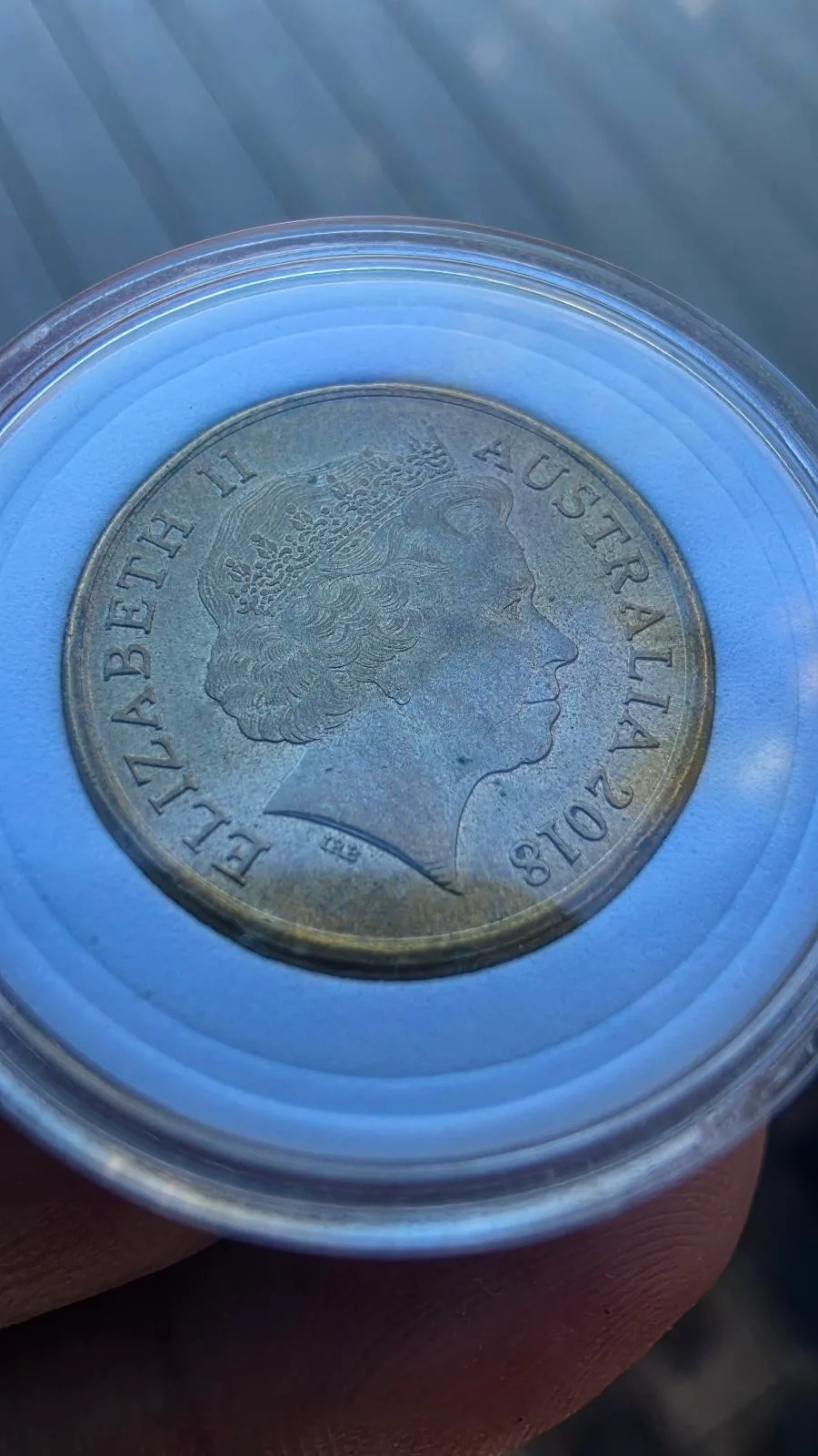 2018 Armistice 100 Years — Red Black Centre — Coloured $2 — Capsuled – photo 2