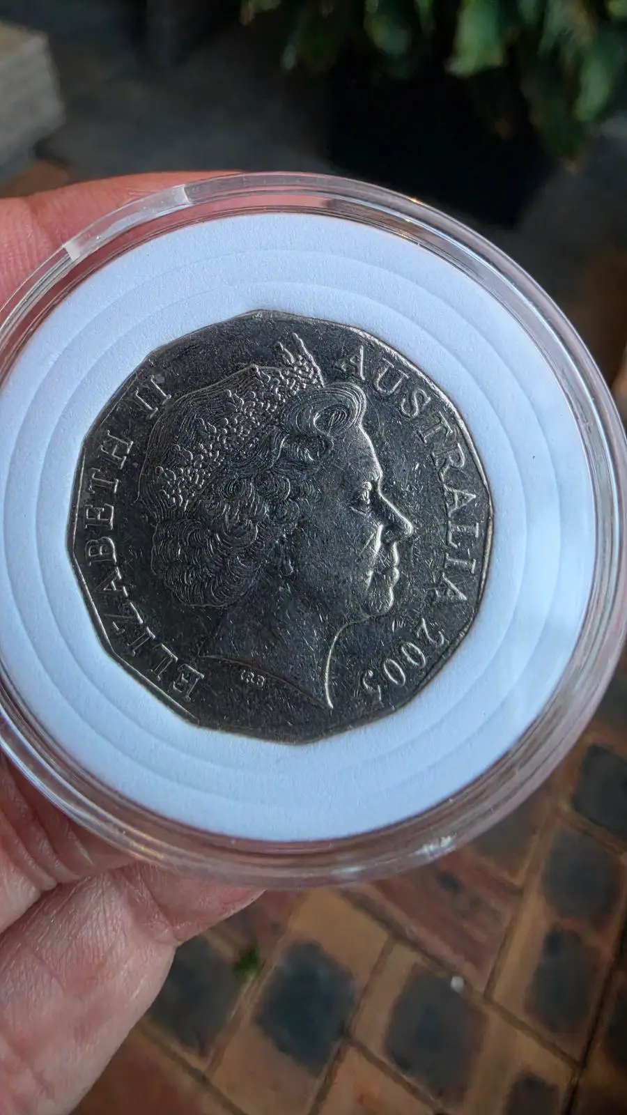 2005 Australian 50c Coin — WWII Remembrance — Padre's Robe CUD Error — Circulate – photo 3