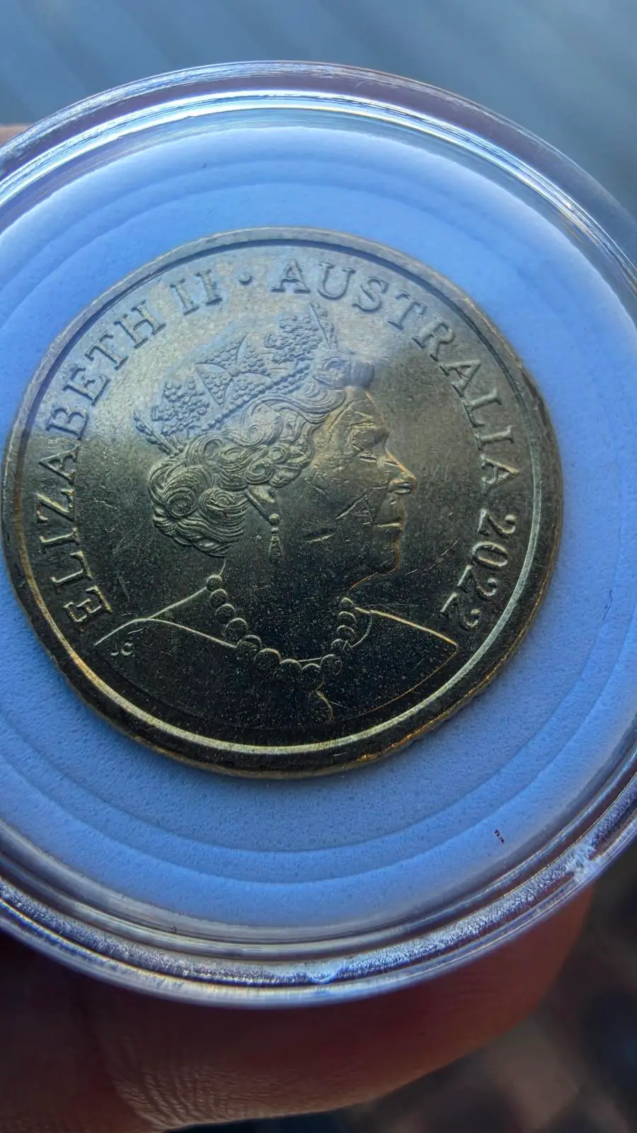 2022 Frontline Workers — Blue Centre — Coloured $2 — Capsuled – photo 2