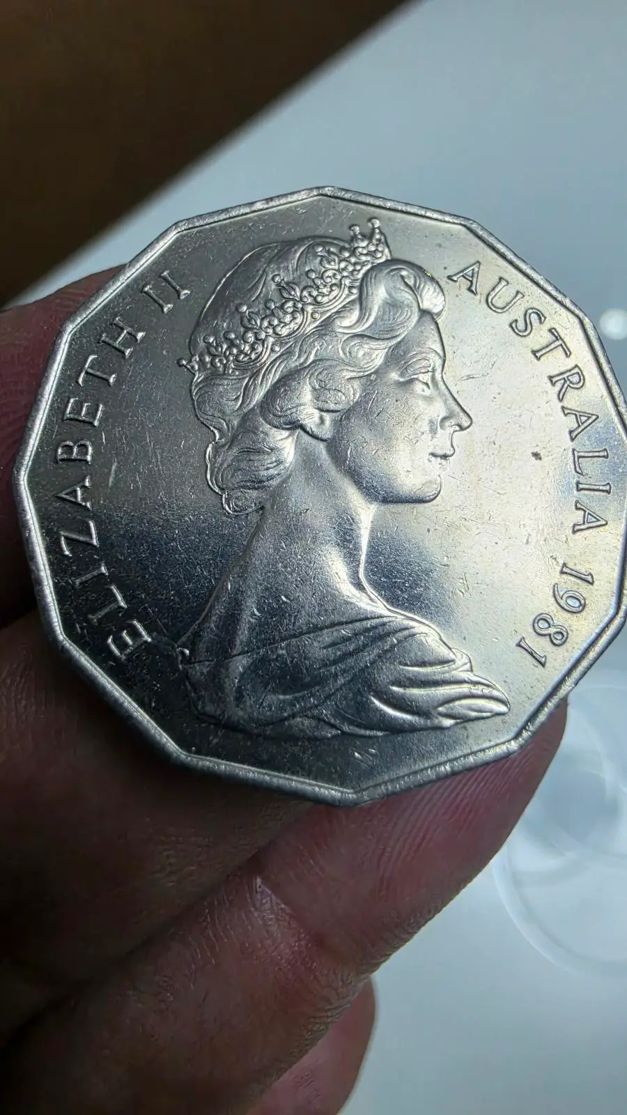 1981 Royal Wedding 50 Cent Coin - Prince Charles and Lady Diana Spencer - Circul – photo 2
