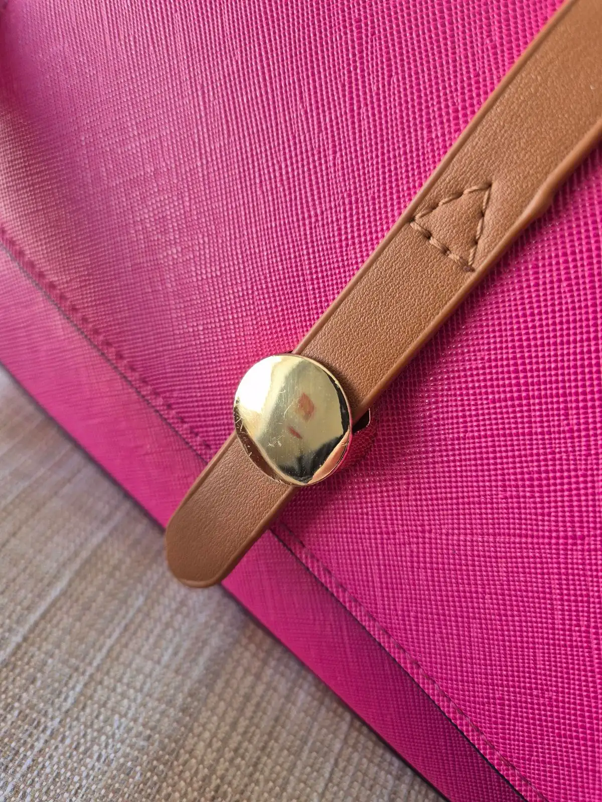 Louenhide Fuchsia Pink Crossbody/ Shoulder Bag – photo 2