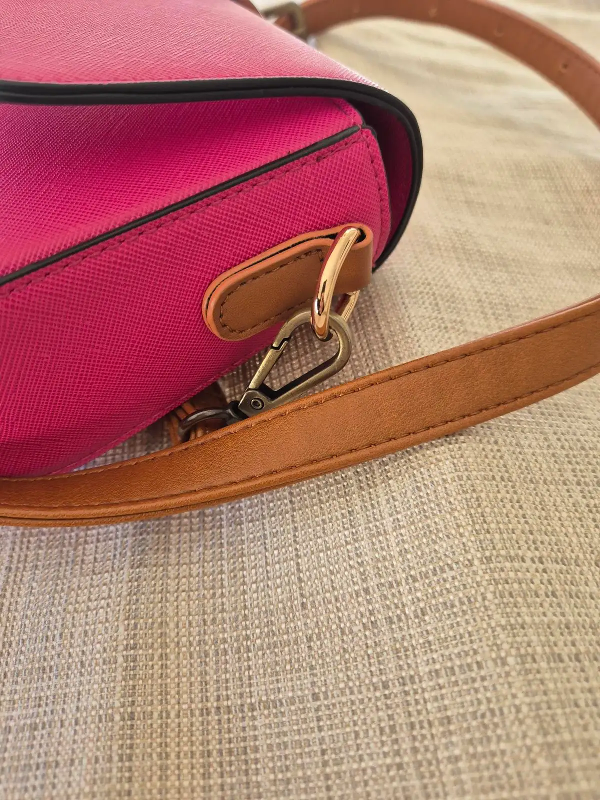 Louenhide Fuchsia Pink Crossbody/ Shoulder Bag – photo 5
