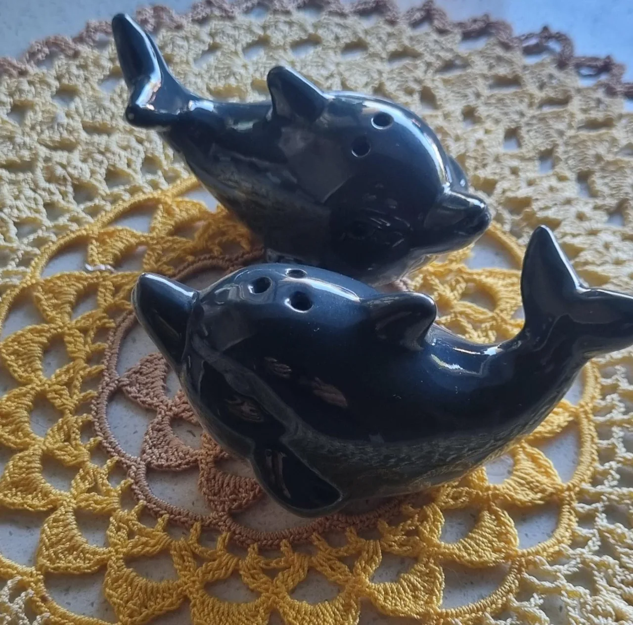 Salt and Pepper Shakers — photo 6