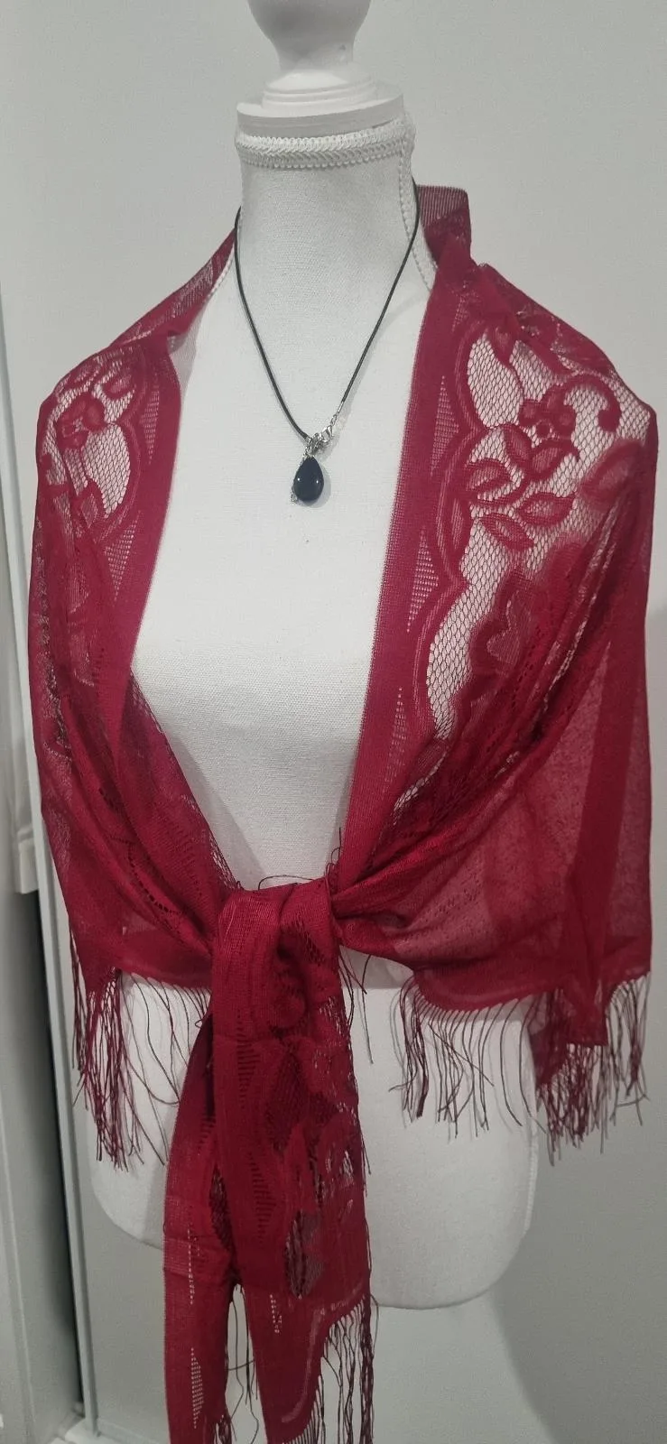 Shawl Red with tassels — photo 8